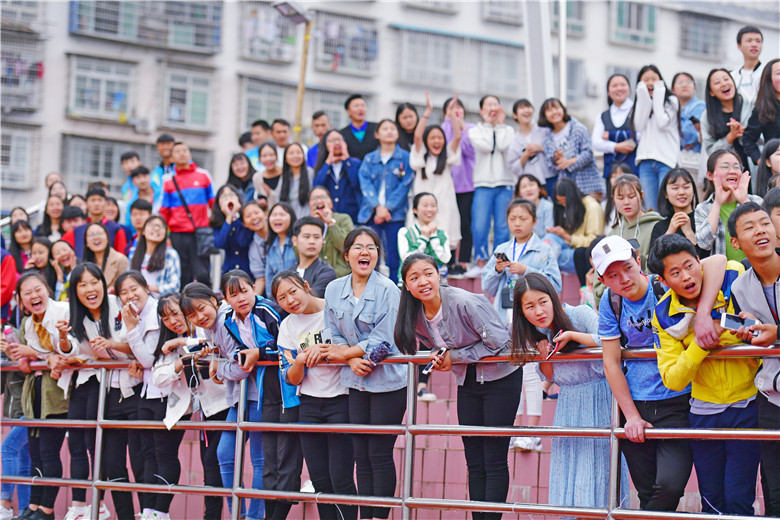 專題報道第九期丨南充市第二屆中等職業(yè)學(xué)校學(xué)生田徑錦標(biāo)賽圓滿謝幕