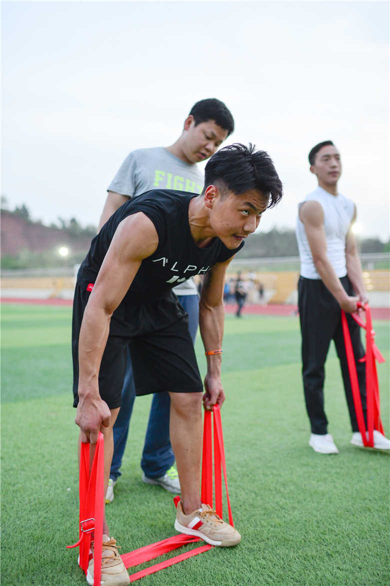 專題報(bào)道丨我校師生備賽南充市第二屆中職學(xué)生田徑錦標(biāo)賽