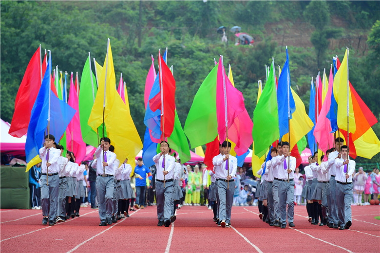 南充市第二屆中等職業(yè)學(xué)校學(xué)生田徑錦標(biāo)賽在我校勝利開幕