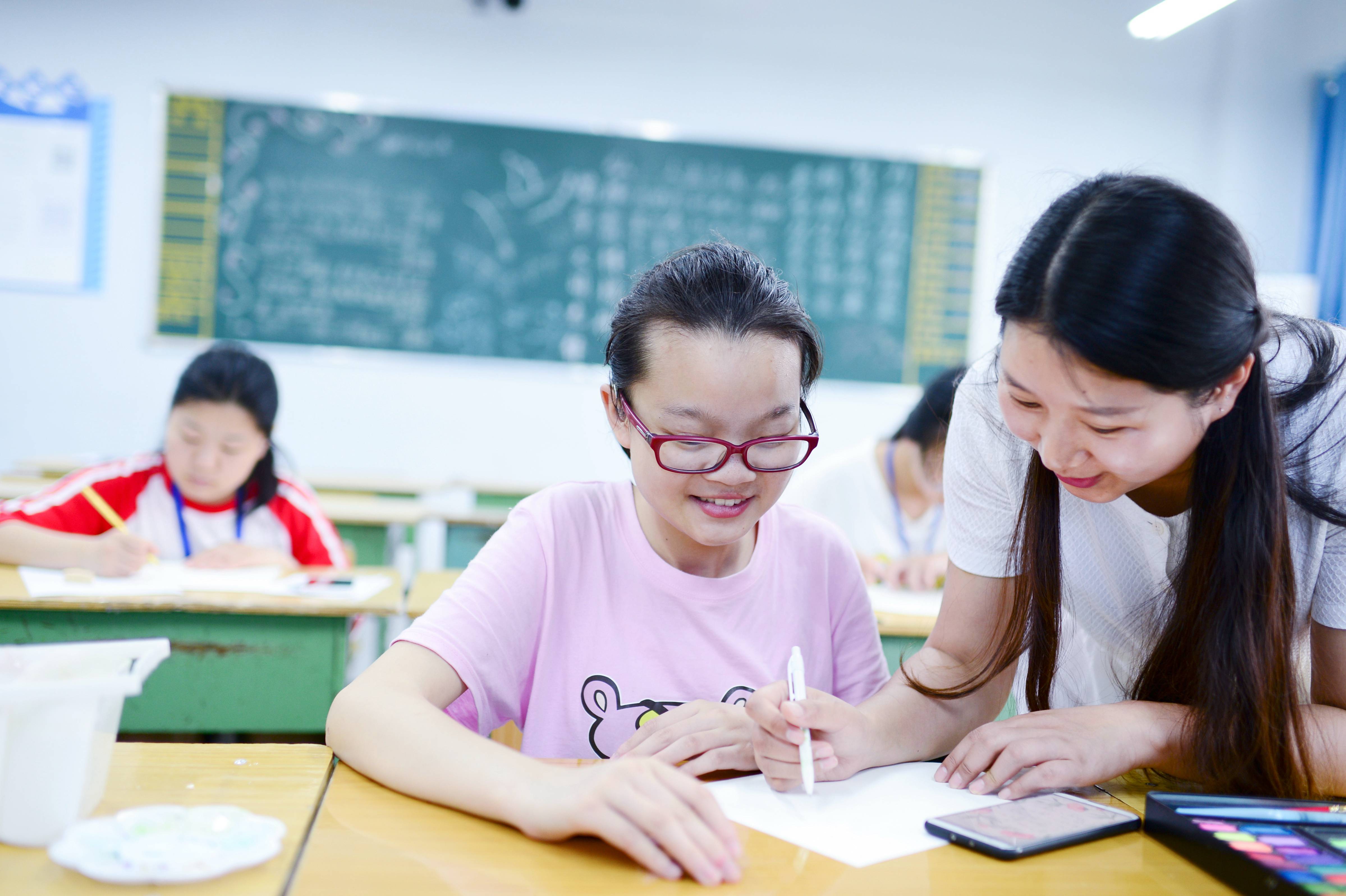 魅力選修課第十一期之水彩課堂上的孩子們