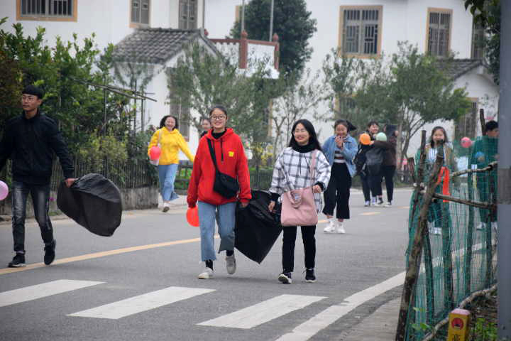 拾荒慢跑 共同守護地球家園