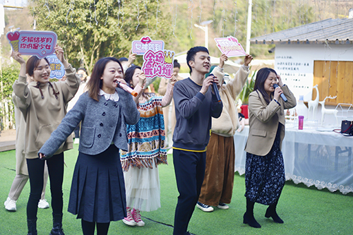 彰顯女性魅力  展示女性風(fēng)采