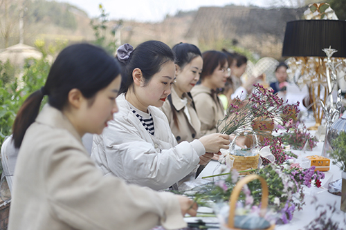 彰顯女性魅力  展示女性風(fēng)采