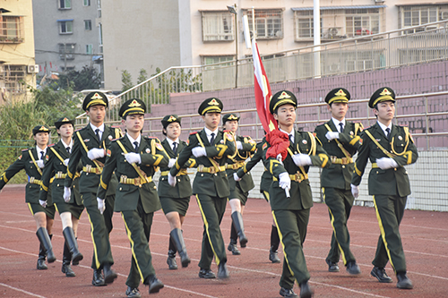 青春須早為 豈能長少年